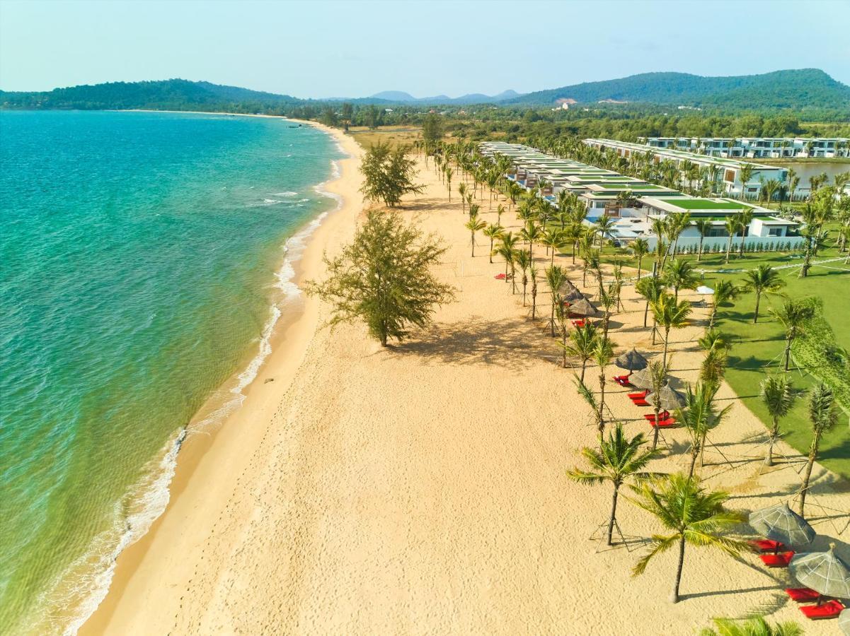 Moevenpick Villas & Residences Phu Quoc Luaran gambar Aerial view of the beach at Hard Rock Hotel